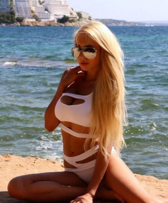 С моими услугами ты окунешься в мир страсти и наслаждения. 💋 У меня есть множество возможностей для приятного времяпровождения – от классического секса до разнообразных экзотических фетишей 😉 Мои фото 100% реальные, и мои клиенты всегда остаются довольными моими услугами. Будь оригинальным и разнообразь свою жизнь с помощью Москвы 🌃 Не упусти шанс испытать настоящий эмоциональный взрыв со мной! 🌟 Тамарочка